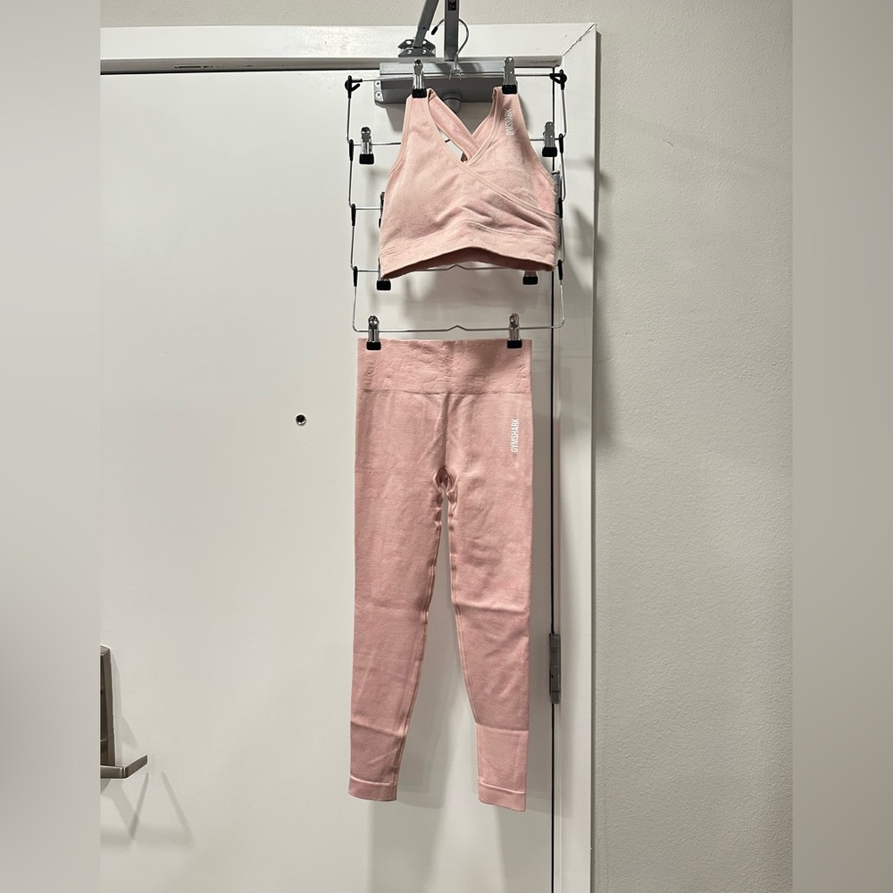 Gymshark Adapt Animal Seamless Sports Bra and Leggings set pink